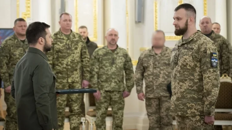 Президент нагородив "Хрестом бойових заслуг" командира коломийської "десятки" Михайла Сидоренка