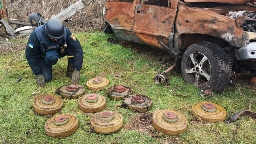 Прикарпатські піротехніки допомагають розміновувати Харківщину