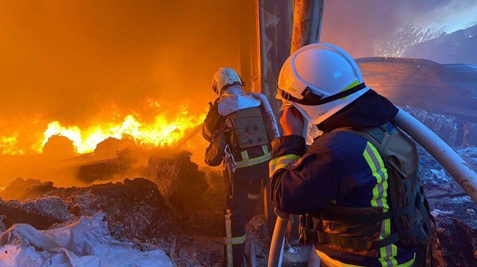 Через російські удари частково порушене електропостачання у 15 областях – ДСНС