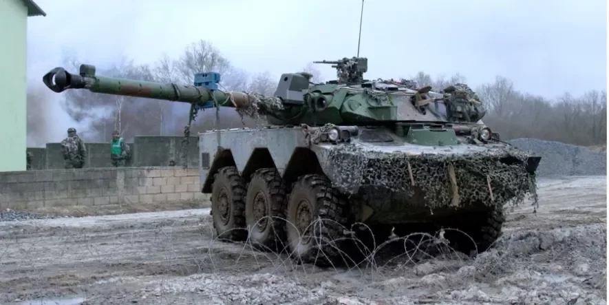 Міністр оборони Франції оголосив про прибуття в Україну перших колісних танків AMX-10 RC