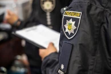Вчинив домашнє насильство над дружиною та тяжко травмував сусіда: поліцейські Франківщини затримали правопорушника