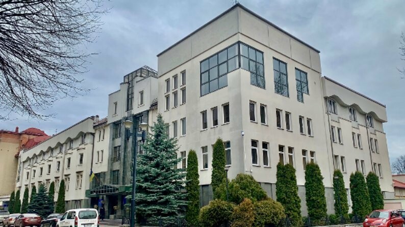 В Івано-Франківську поліцейські перевіряють повідомлення про замінування Господарського суду області