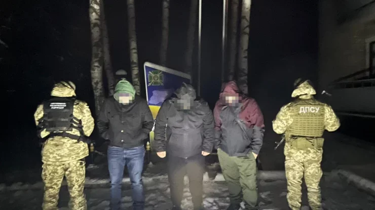 Затримали трьох прикарпатців, які хотіли вночі перетнути кордон до Румунії