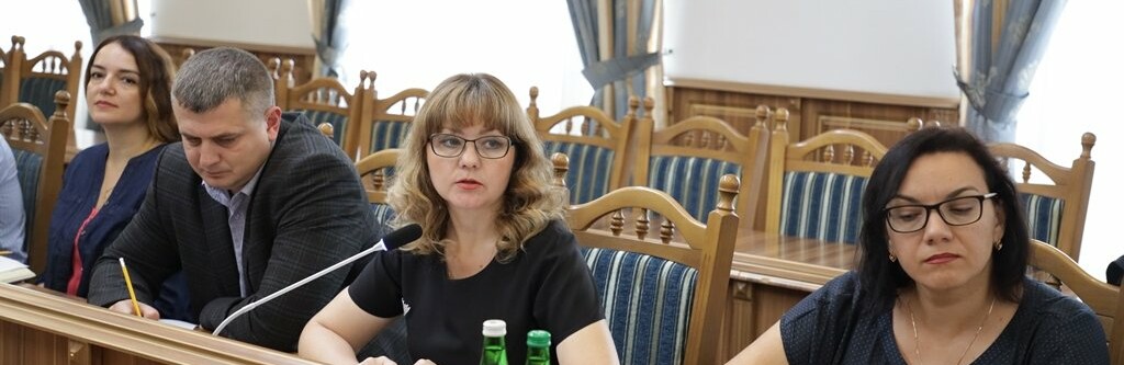 На Прикарпатті шукають куди переселити тисячу переселенців, яких розмістили у школах