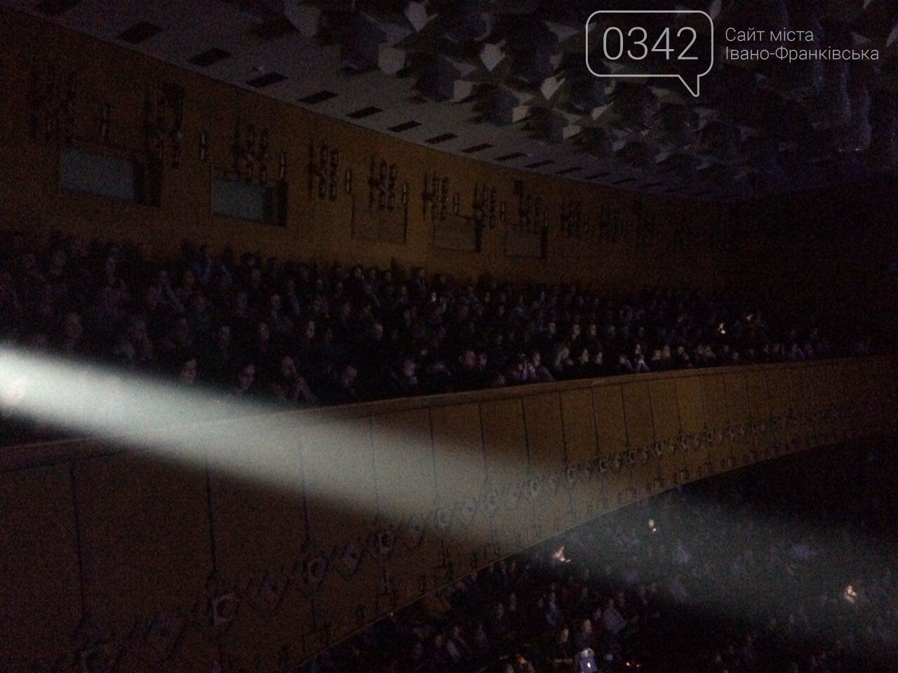 «Я знаю, що в мене є дім, і, якщо щось, мені є куди поверта..., фото-2 «Я знаю, що в мене є дім, і, якщо щось, мені є куди повертатися». Тіна Кароль заспівала у Франківську. ВІДЕО, фото-2