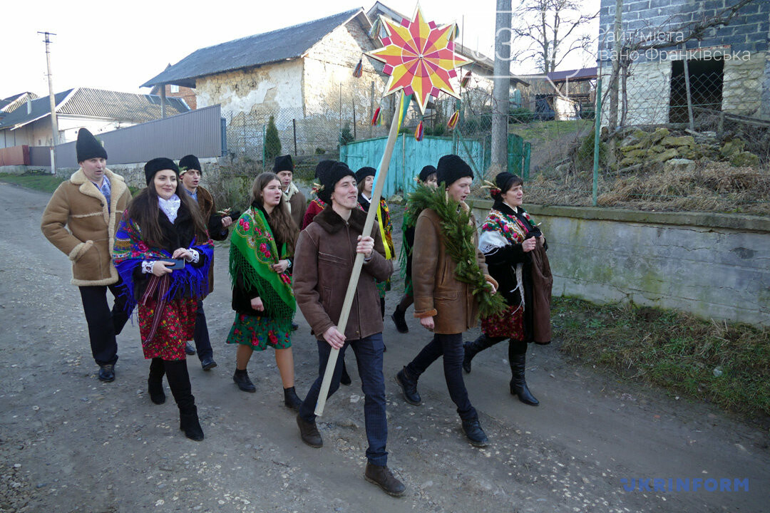 Прикарпатське село Липівка, де традиційно Василів в’яжуть, фото-1 Прикарпатське село Липівка, де традиційно Василів в’яжуть, фото-1