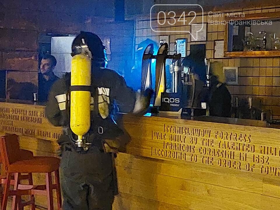 У “Бастіоні” в приміщенні ресторану сталася пожежа – її швидко загасили (ФОТО), фото-5