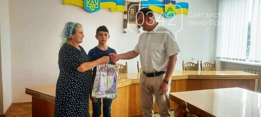 На Богородчанщині подарували шкільне приладдя 44 дітям, фото-3