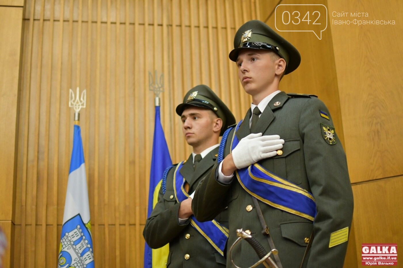 “Наше місто було локомотивом змін в України”: урочиста сесія міської ради триває у Франківську, фото-3