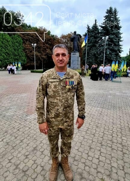 В Бурштині відбулося віче: урочисто підняли Державний Прапор України, фото-4