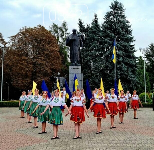 В Бурштині відбулося віче: урочисто підняли Державний Прапор України, фото-7