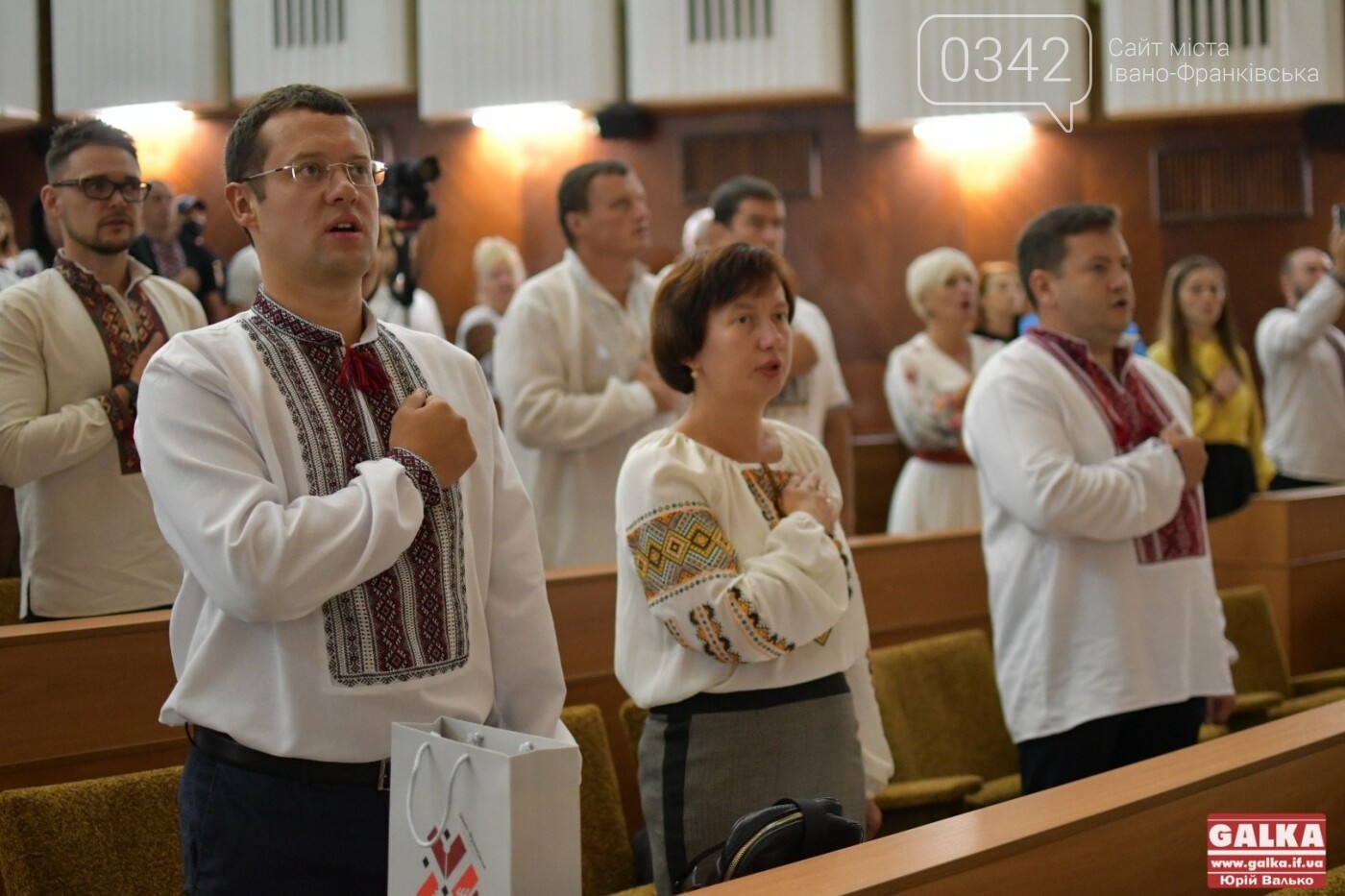 “Наше місто було локомотивом змін в України”: урочиста сесія міської ради триває у Франківську, фото-1