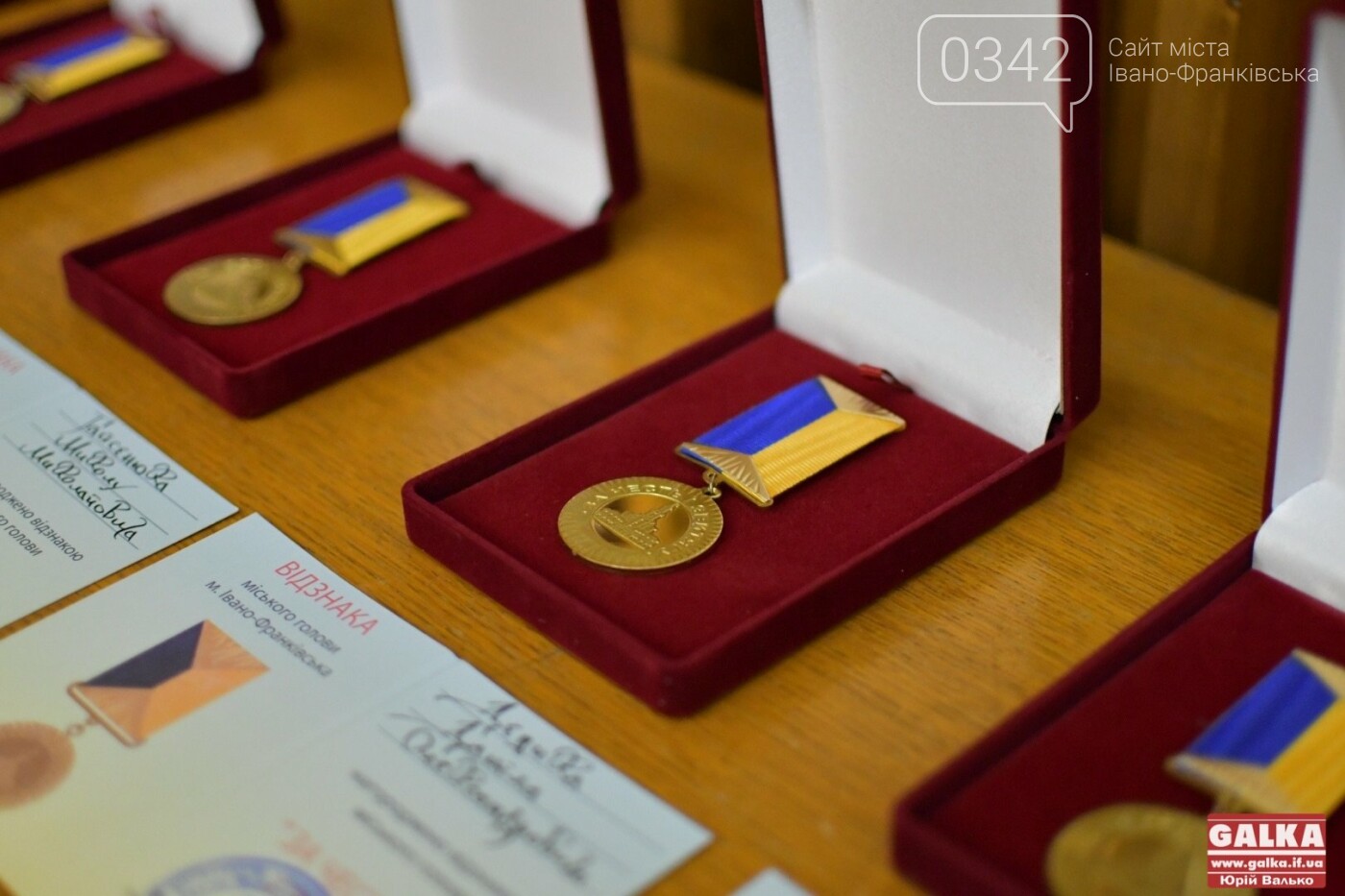“Наше місто було локомотивом змін в України”: урочиста сесія міської ради триває у Франківську, фото-4
