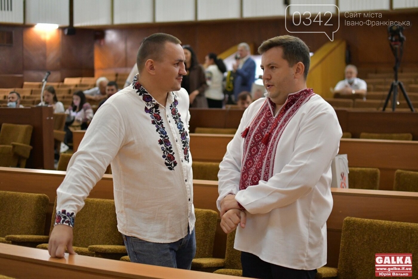 “Наше місто було локомотивом змін в України”: урочиста сесія міської ради триває у Франківську, фото-9