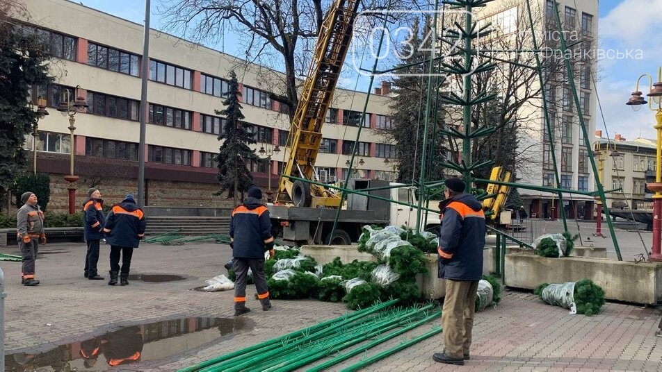 Встановлення ялинки Встановлення ялинки