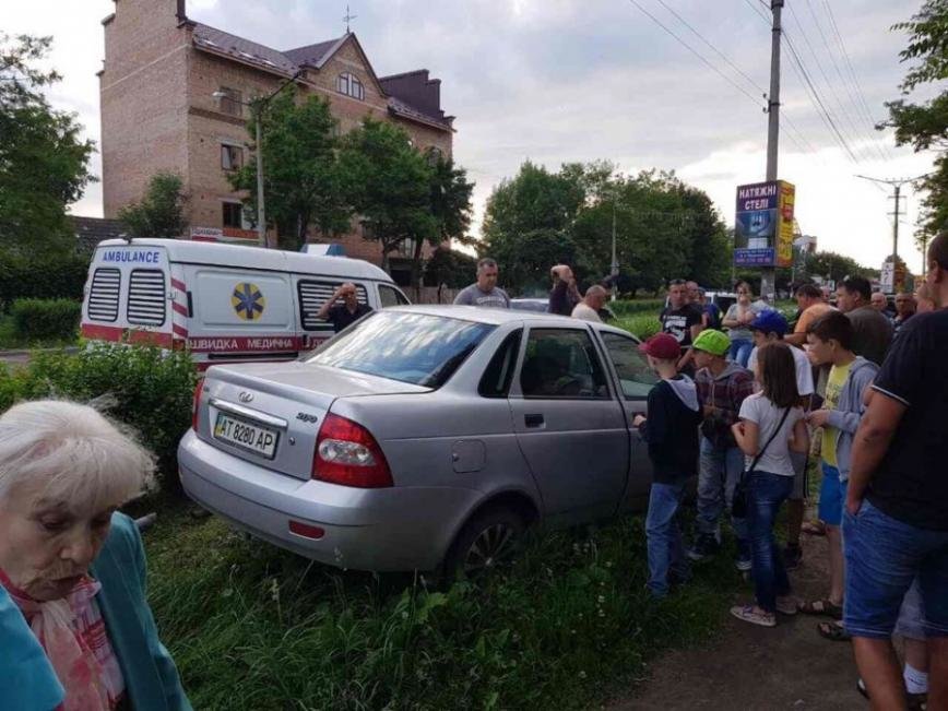 У Калуші водій-епілептик наїхав на жінку і дитину. ФОТО, фото-1 У Калуші водій-епілептик наїхав на жінку і дитину. ФОТО, фото-1