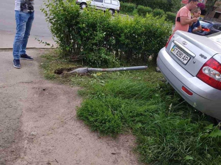 У Калуші водій-епілептик наїхав на жінку і дитину. ФОТО, фото-3 У Калуші водій-епілептик наїхав на жінку і дитину. ФОТО, фото-3