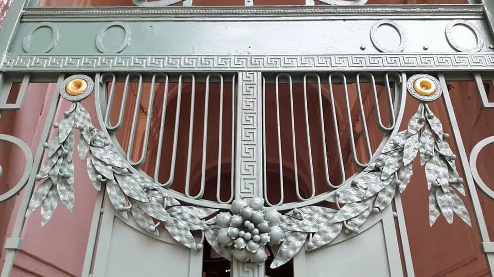 У Франківську на вулиці Шевченка з'явились відреставровані..., фото-8 У Франківську на вулиці Шевченка з'явились відреставровані двері. ФОТО, фото-8