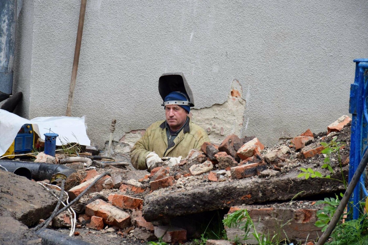 Діти відпочивають - дорослі ремонтують школи. ФОТО, фото-4 Діти відпочивають - дорослі ремонтують школи. ФОТО, фото-4