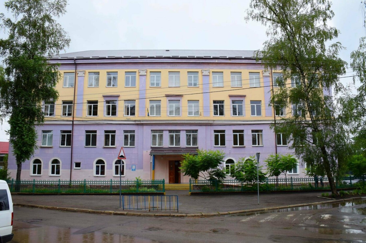 Діти відпочивають - дорослі ремонтують школи. ФОТО, фото-2 Діти відпочивають - дорослі ремонтують школи. ФОТО, фото-2