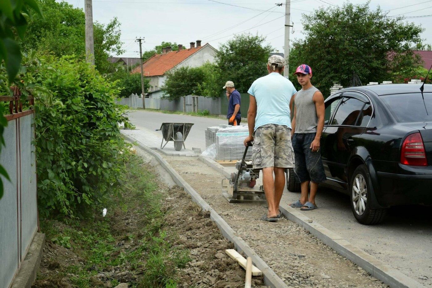 В Крихівцях та Вовчинці облаштовують тротуари. ФОТО, фото-3 В Крихівцях та Вовчинці облаштовують тротуари. ФОТО, фото-3