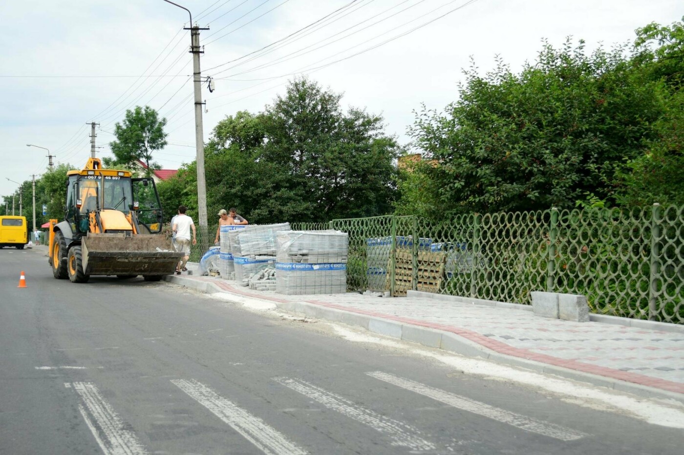 В Крихівцях та Вовчинці облаштовують тротуари. ФОТО, фото-10 В Крихівцях та Вовчинці облаштовують тротуари. ФОТО, фото-10