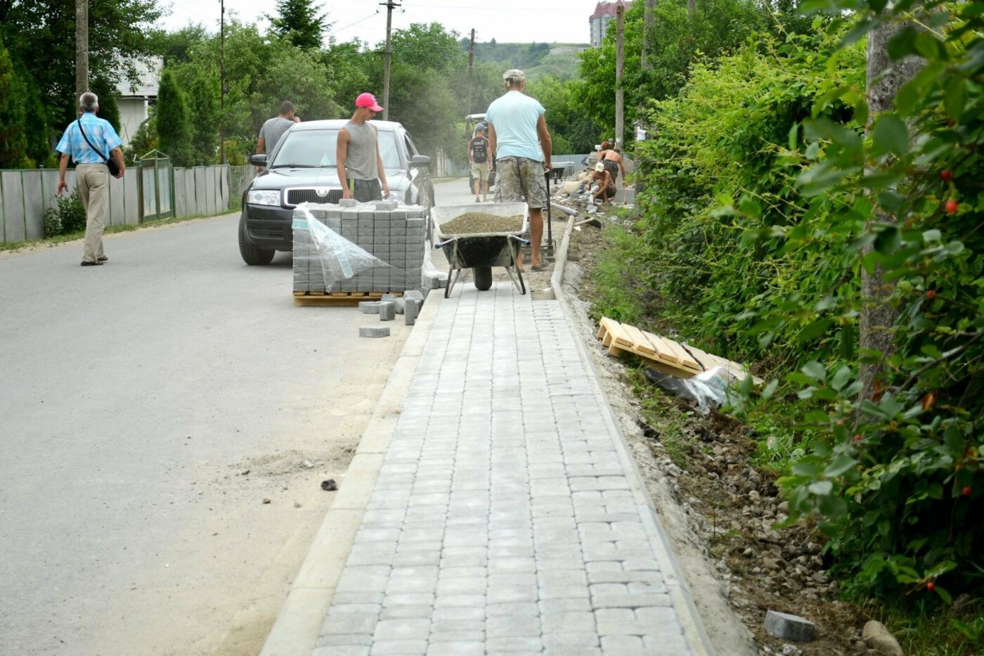 В Крихівцях та Вовчинці облаштовують тротуари. ФОТО, фото-4 В Крихівцях та Вовчинці облаштовують тротуари. ФОТО, фото-4