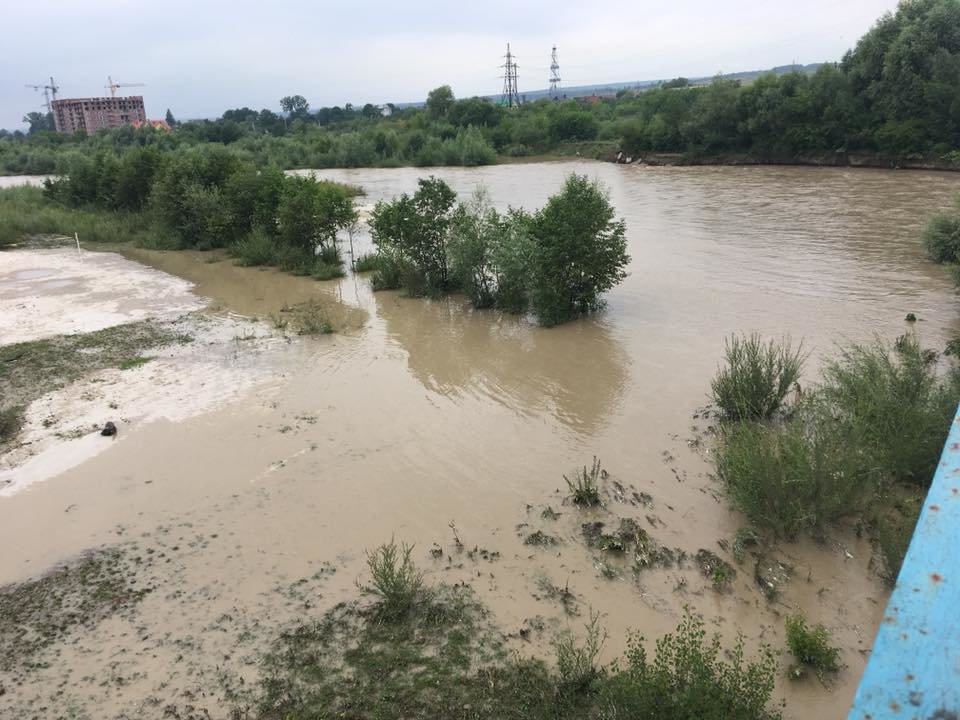 Через грозу Бистриця Солотвинська змила пляж. ФОТО, фото-3 Через грозу Бистриця Солотвинська змила пляж. ФОТО, фото-3