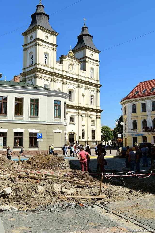 В середмісті Франківську розкопали унікальну браму. ФОТО, фото-1 В середмісті Франківську розкопали унікальну браму. ФОТО, фото-1