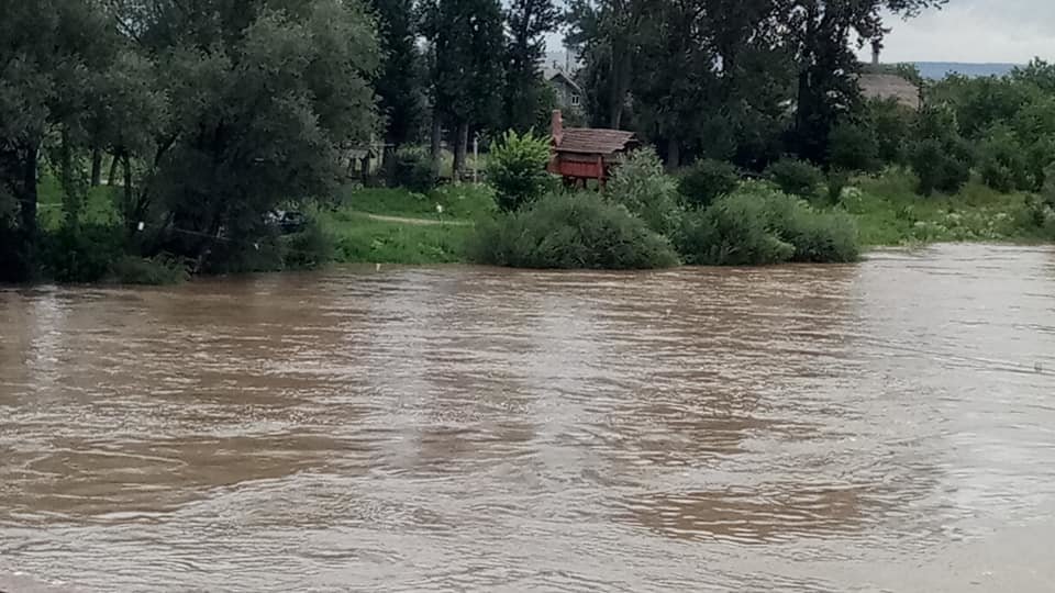 Через сильні дощі розливаються Луква та Лімниця. ФОТО, фото-5 Через сильні дощі розливаються Луква та Лімниця. ФОТО, фото-5