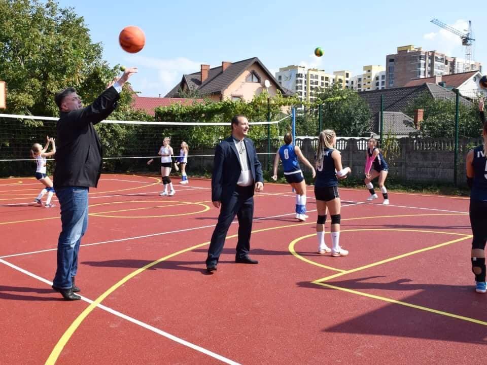В школі №15 Івано-Франківська зробили новий спортивний майд..., фото-4 В школі №15 Івано-Франківська зробили новий спортивний майданчик. ФОТО, фото-4