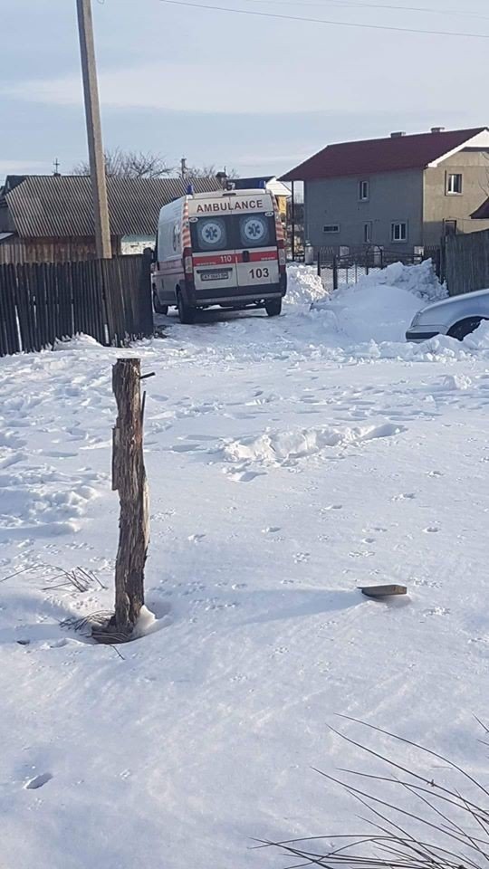 На Прикарпатті через нерозчищену дорогу швидка не могла до..., фото-4 На Прикарпатті через нерозчищену дорогу швидка не могла доїхати до пацієнта. ФОТО, фото-4