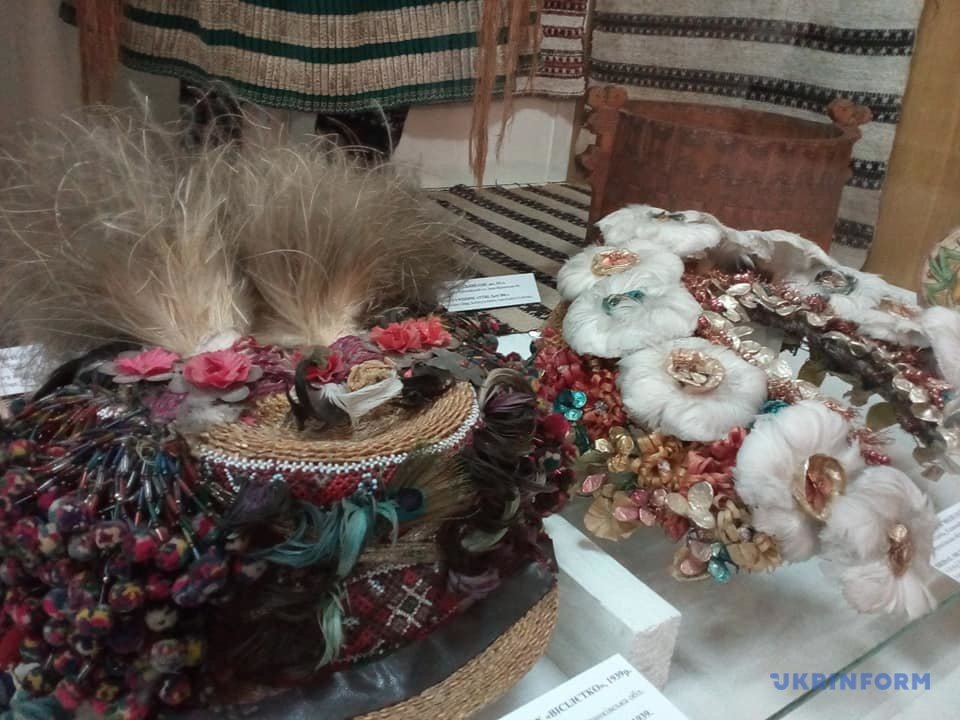 Музей народного мистецтва у Коломиї: магічні знаки гуцулів,..., фото-6 Музей народного мистецтва у Коломиї: магічні знаки гуцулів, портрет цісаря та бартка Івана Франка, фото-6