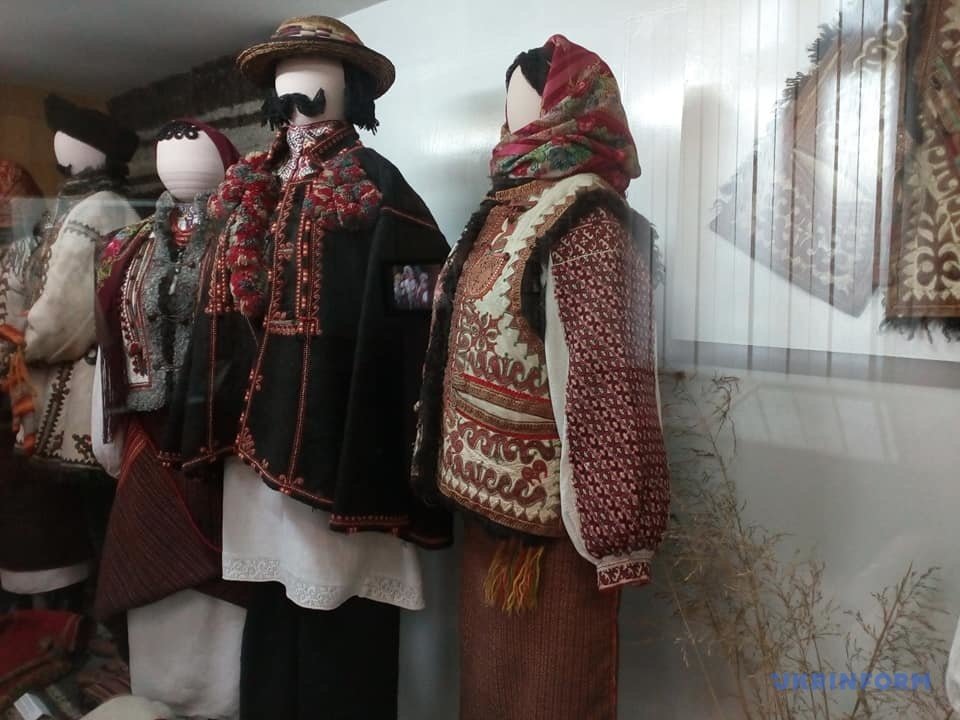Музей народного мистецтва у Коломиї: магічні знаки гуцулів,..., фото-7 Музей народного мистецтва у Коломиї: магічні знаки гуцулів, портрет цісаря та бартка Івана Франка, фото-7