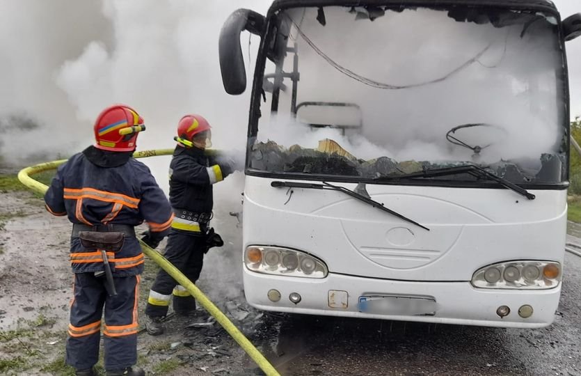 На Прикарпатті загорівся автобус