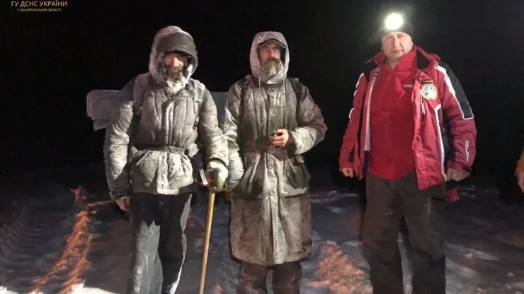 Рятувальники розшукали двох чоловіків, які після тижня в горах заблукали на Дземброні