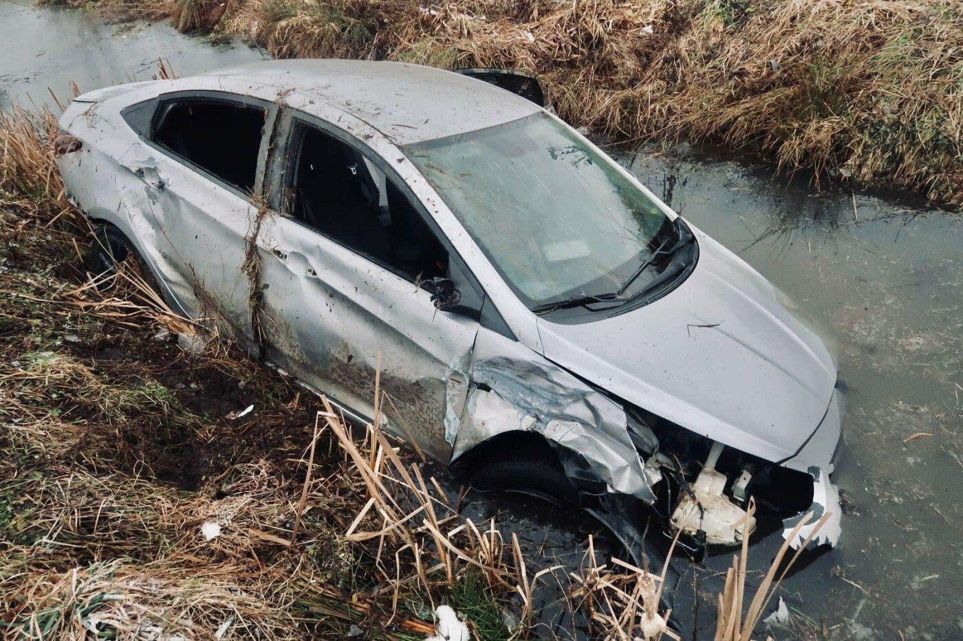 На Рожнятівщині Hyundai збив пішохода, зіткнувся з іншим авто та з’їхав у кювет. Водія-втікача знайшли