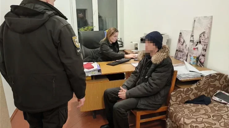 Затримали 48-річного коломиянина, що пограбував і побив школярку