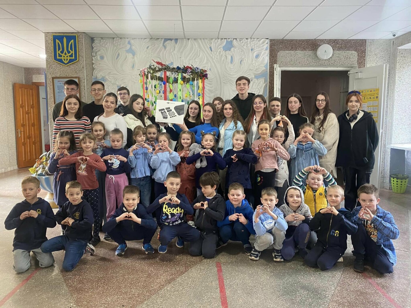 Учні 23 гімназії Франківська придбали “мавік” для 102 бригади ТрО