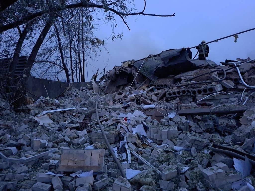Внаслідок ракетної атаки по Дніпру загинули жінка з 2-річною дитиною