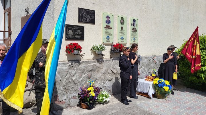 На Франківщині відкрили меморіальну дошку Герою України Дмитру Коцюбайлу на позивний Да Вінчі
