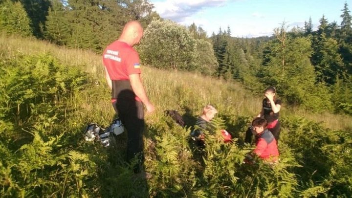 У лісі поблизу Ворохти, що на Івано-Франківщині, жінку вкусила змія. Знадобилася допомога рятувальників