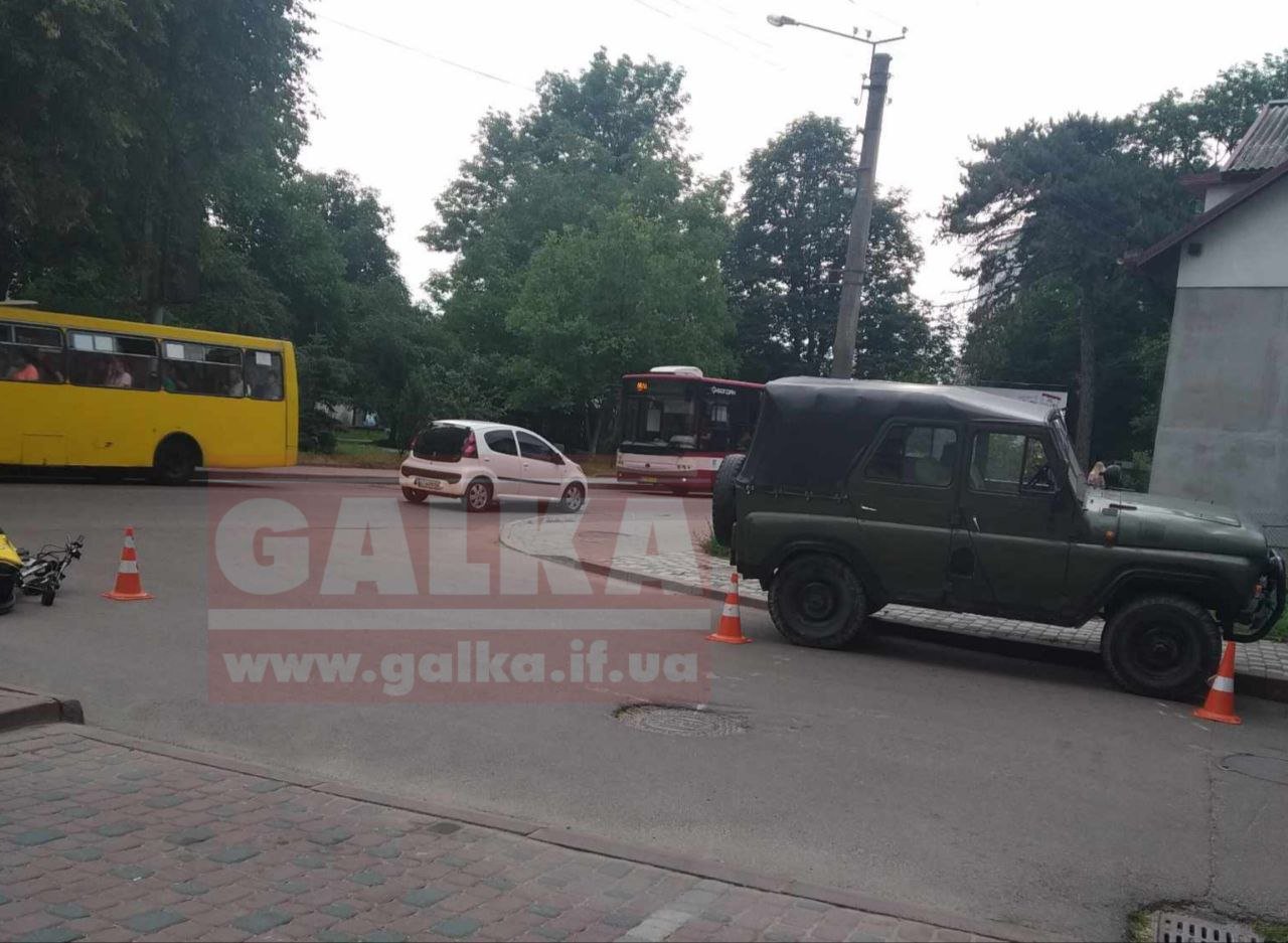 ДТП у Франківську: УАЗ наїхав на велосипедиста, той травмований