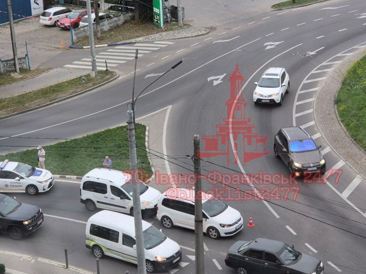 Аварія на кільці по вулиці Мазепи в Івано-Франківську