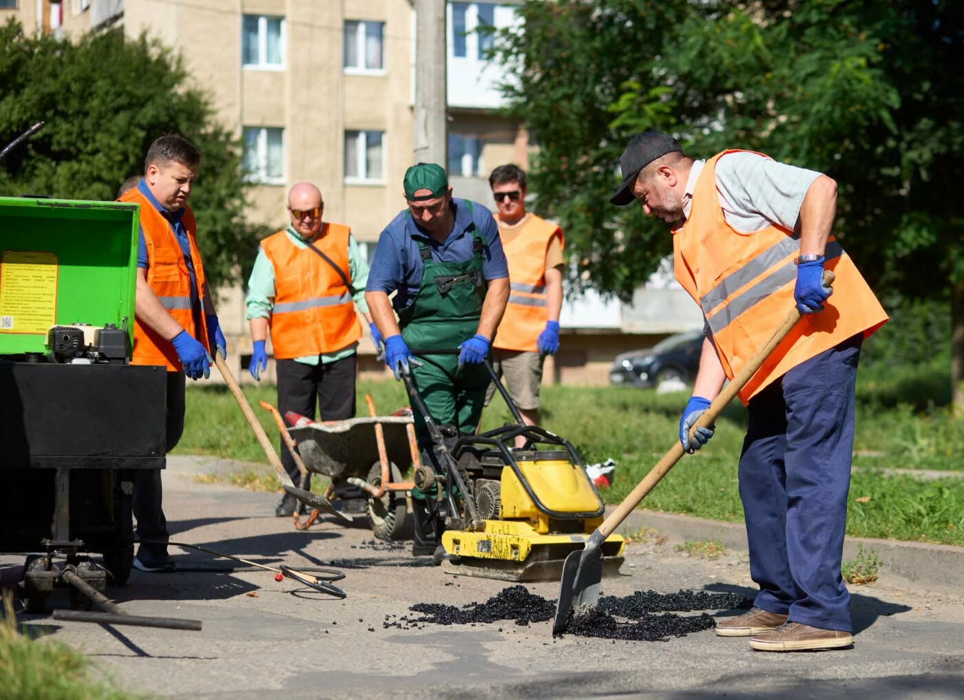 Ямковий ремонт на Довженка в Івано-Франківську