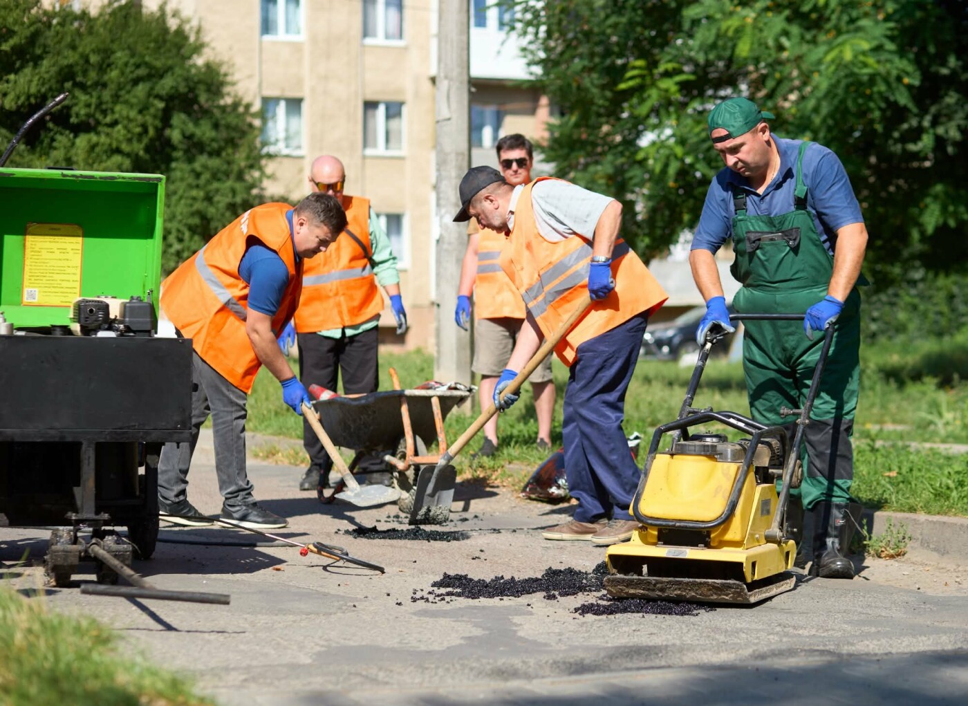 Ямковий ремонт на Довженка в Івано-Франківську