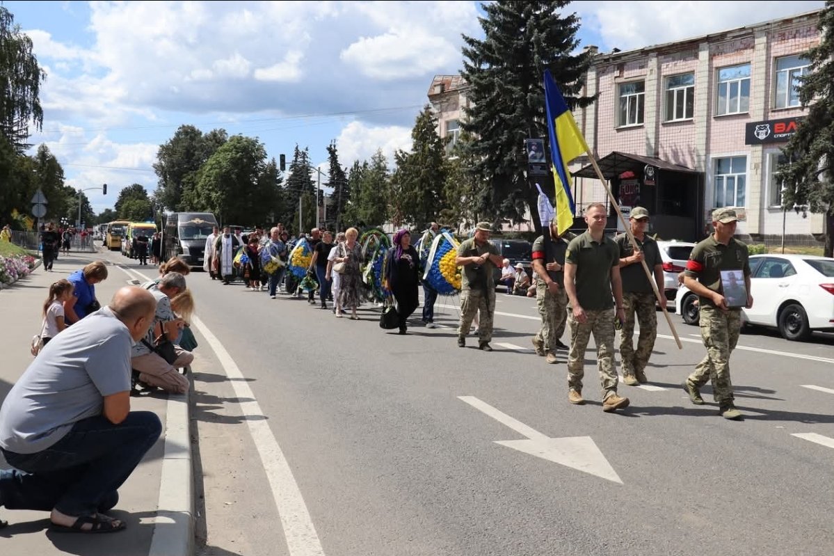 Прощання із загиблим на війні воїном-священником Юрієм Воликом