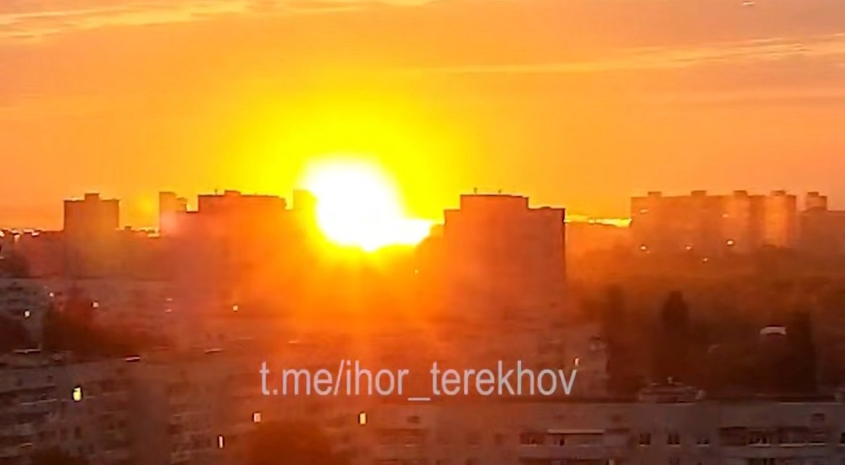 Момент влучання першого 