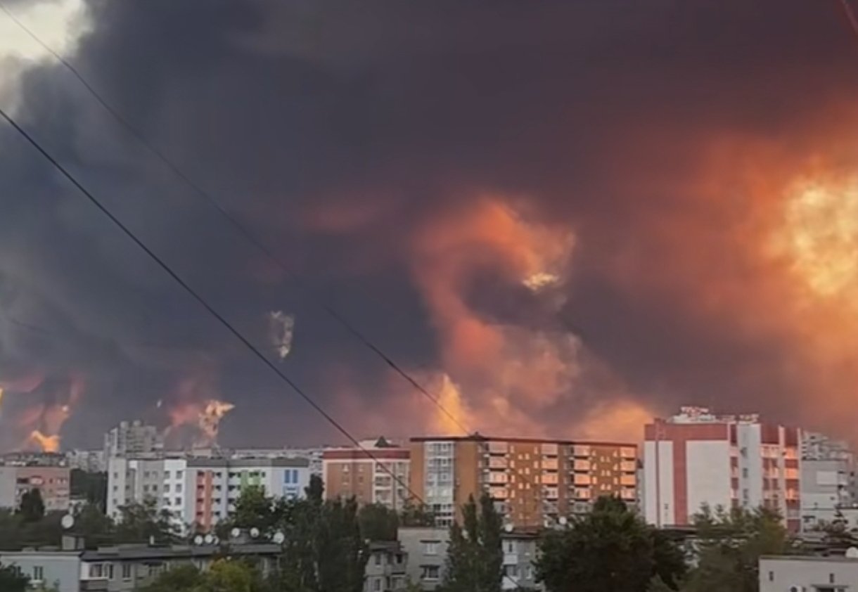 Кадри неба після обстрілу Кременчука