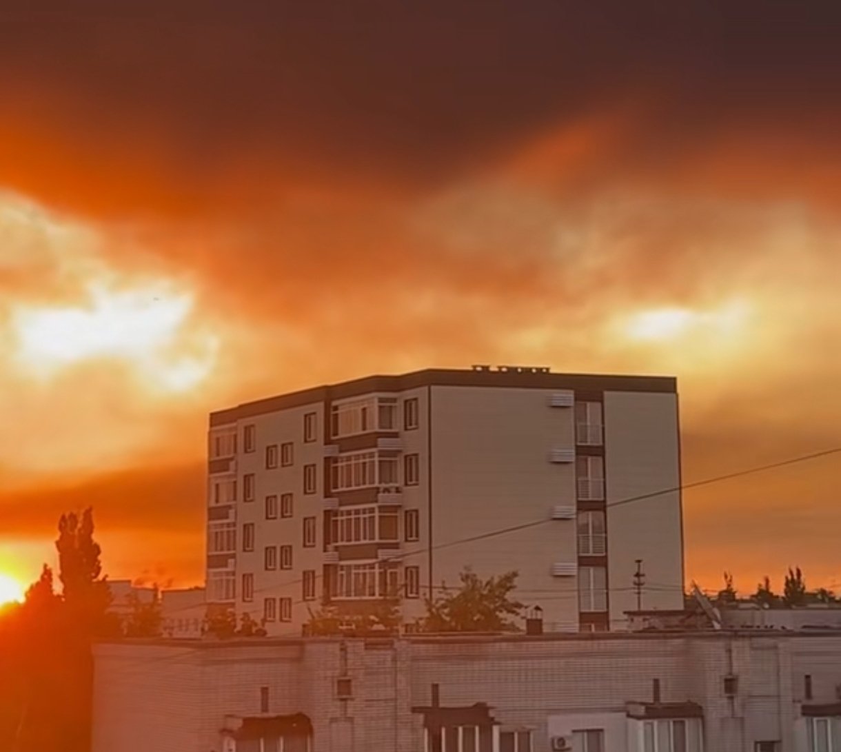 Кадри неба після обстрілу Кременчука